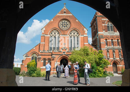 L'église Saint Pierre, Laleham Road, Staines-upon-Thames, Surrey, Angleterre, Royaume-Uni Banque D'Images