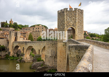 Besalu village médiéval, Catalogne, Espagne Banque D'Images
