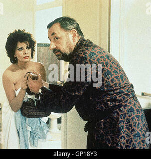 Sophia Loren, Philippe Noiret Aurora (Sophia Loren), Andre (Philippe Noiret) *** légende locale *** 1985, qualcosa di Biondo, Aurora Banque D'Images