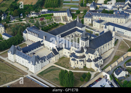 VUE AÉRIENNE.Abbaye royale de Fontevraud.Fontevraud-l'Abbaye, Maine-et-Loire, pays de la Loire, France. Banque D'Images