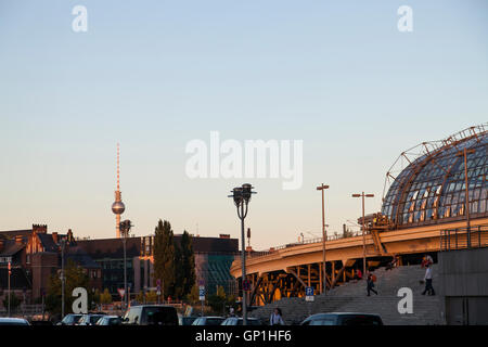 Vue depuis la gare centrale de Berlin à tour de télévision Banque D'Images