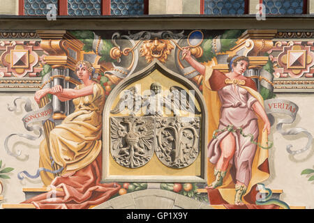 Wappen und Wandmalerei am Alten Rathaus à Lindau am Bodensee, Bayern, Deutschland | Armoiries et la peinture sur la vieille ville Banque D'Images