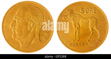 5 pièce de bronze 1972 Minerai isolé sur fond blanc, la Norvège Banque D'Images