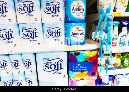 Andrex papier toilette rouleau wc packs de support d'affichage de supermarché supermarchés affiche UK Angleterre GO Banque D'Images