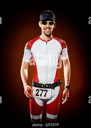 Un homme de race blanche d'exécution isolé Ironman Triathlon runner Banque D'Images