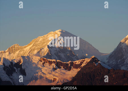 Le Huascaran sur dans la lumière du matin, vue depuis l'Alto de Pucaraju Pass, Cordillère blanche, Pérou Banque D'Images