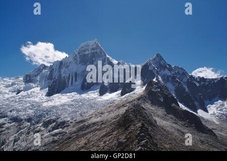 Nevado Taulliraju, vue de Punta Union européenne passent, Cordillère blanche, Pérou Banque D'Images