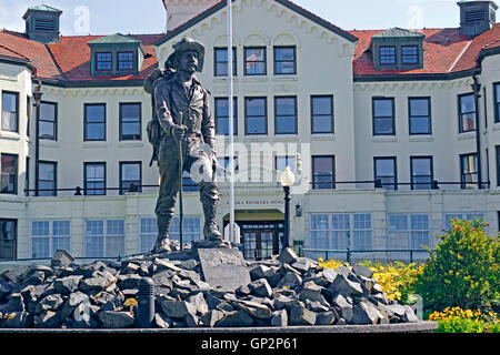 Statue "Le prospecteur" pionniers de l'Alaska Alaska Sitka Accueil Le passage de l'intérieur sud-est de l'Alaska USA Banque D'Images