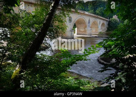 Coldstream Bridge sur la rivière Tweed traversant la frontière écossaise Anglais Banque D'Images