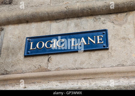 OXFORD, Royaume-Uni - 12 août 2016 : la plaque de rue pour Logic Lane, dans la ville universitaire historique d'Oxford, le 12 août 2016. Banque D'Images