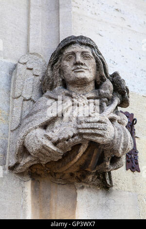 Une sculpture sur l'extérieur de Magdalen College à Oxford, Angleterre. Banque D'Images