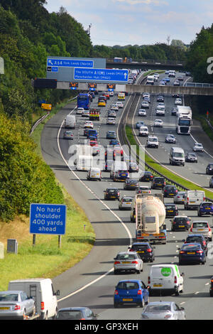 Embouteillage sur l'autoroute A1/m près de Leeds yorkshire uk Banque D'Images