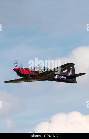 Royal Air Force (RAF) Démonstration de Tucano avion piloté par Flt Lt Dave Kirby au Royal International Air Tattoo (RIAT) Banque D'Images