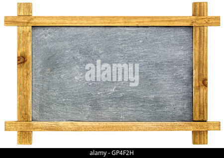 Petit tableau noir ardoise vierge avec craie blanche en bois en texture grunge frame isolated on white Banque D'Images