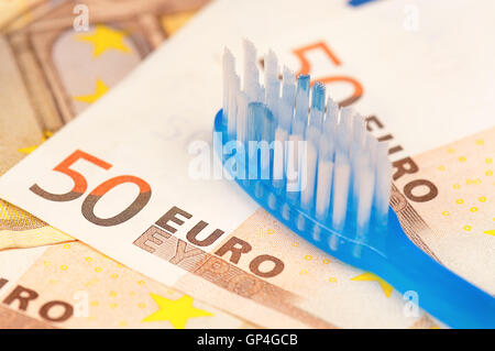 Euro et brosse à dents Banque D'Images