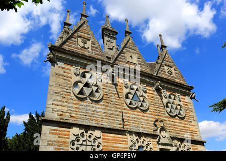 La Folie Lodge triangulaire Rushton, construit en 1592 par Sir Thomas Tresham, Rushton village, Northamptonshire, en Angleterre. Banque D'Images