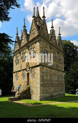 La Folie Lodge triangulaire Rushton, construit en 1592 par Sir Thomas Tresham, Rushton village, Northamptonshire, en Angleterre. Banque D'Images