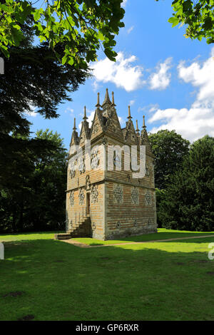 La Folie Lodge triangulaire Rushton, construit en 1592 par Sir Thomas Tresham, Rushton village, Northamptonshire, en Angleterre. Banque D'Images