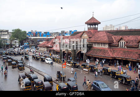 L'image de Bandra, gare ferroviaire patrimoniale de Bandra, Mumbai, Maharashtra, Inde Banque D'Images