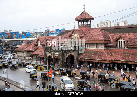 L'image de Bandra, gare ferroviaire patrimoniale de Bandra, Mumbai, Maharashtra, Inde Banque D'Images