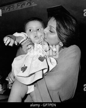 L'actrice de Bollywood, indiennes, neetu Singh à l'enfant, de l'Inde, l'Asie Banque D'Images