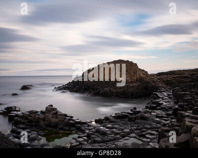 Des Géants, site classé au Patrimoine Mondial de l'UNESCO sur l'Irlande du Nord Côte d'Antrim. Banque D'Images