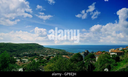 Vue panoramique de la ville de Balchik, près de la côte de la mer Noire, Bulgarie Banque D'Images