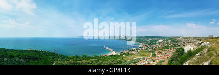 Beau panorama de la côte de la Mer Noire en Bulgarie, la ville de Balchik. Maison de vacances et de screensaver Banque D'Images