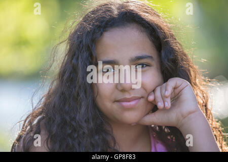 Portrait of Hispanic woman smiling Banque D'Images