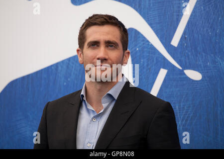 Venise, Italie. 2e, 2016 Sep. Jake Gyllenhaal animaux nocturnes au photocall du film au 73ème Festival du Film de Venise, la Sala Grande le vendredi 2 septembre 2016, Venise, Italie. Credit : Doreen Kennedy/Alamy Live News Banque D'Images