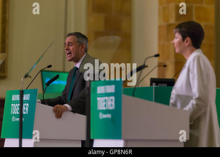 Jonathan Bartley et Caroline Lucas les co-leaders du Parti Vert d'Angleterre et du Pays de Galles UK à la conférence 2016 du parti Banque D'Images