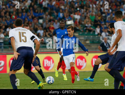 Bari, Italie. Du 1er septembre 2016. Antoine Griezmann à friendly match de foot entre l'Italie et la France au stade San Nicola de Bari en Italie. © Ciro De Luca/ZUMA/ZUMAPRESS.com/Alamy fil Live News Banque D'Images