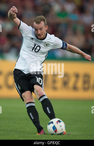 Kassel, Allemagne. 2e, 2016 Sep. Le Maximilian Arnold en action au cours de la sous-21s match de football international entre l'Allemagne et la Slovaquie à l'Auestadion à Kassel, Allemagne, 2 septembre 2016. PHOTO : SWEN PFOERTNER/DPA/Alamy Live News Banque D'Images