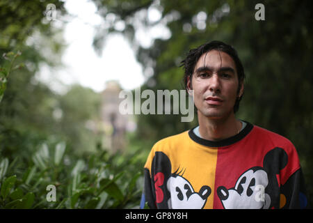 Dorset, UK. 2 Septembre, 2016. Exclusif : Oscar Scheller posant pour des photos de la deuxième journée de la fin de la route 2016 Festival à Larmer Tree Gardens dans le Dorset. Photo date : vendredi 2 septembre 2016. Credit : Roger Garfield/Alamy Live News Banque D'Images