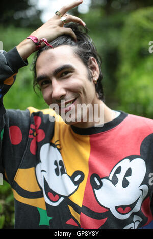 Dorset, UK. 2 Septembre, 2016. Exclusif : Oscar Scheller posant pour des photos de la deuxième journée de la fin de la route 2016 Festival à Larmer Tree Gardens dans le Dorset. Photo date : vendredi 2 septembre 2016. Credit : Roger Garfield/Alamy Live News Banque D'Images