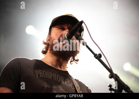 Dorset, UK. 2 Septembre, 2016. Matthew Houck (nom de scène) phosphorescente au jour 2 de la fin de la route 2016 Festival à Larmer Tree Gardens dans le Dorset. Photo date : vendredi 2 septembre 2016. Credit : Roger Garfield/Alamy Live News Banque D'Images