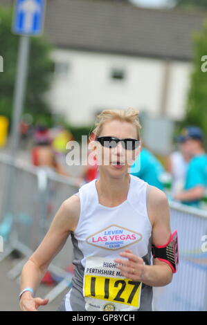 Aberfeldy, Perthshire, Écosse, Royaume-Uni. 3 Septembre, 2016. Coureurs de prendre part à l'Highland Perthshire Marathon. Trois événements ont été disponibles : le marathon, demi-marathon et le temps de cycle du procès. Aberfeldy, Perthshire, Écosse, Royaume-Uni. Credit : Cameron Cormack/Alamy Live News Banque D'Images