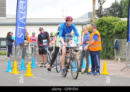 Aberfeldy, Perthshire, Écosse, Royaume-Uni. 3 Septembre, 2016. Les cyclistes au début de l'épreuve de la Highland Perthshire Marathon. Aberfeldy, Perthshire, Écosse, Royaume-Uni. Credit : Cameron Cormack/Alamy Live News Banque D'Images