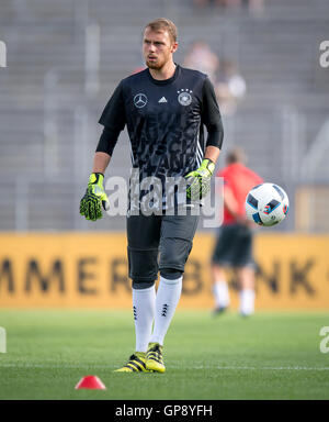 Kassel, Allemagne. 2e, 2016 Sep. Allemagne gardien Marvin Schwaebe photographié au cours de la sous-21s friendly match de football entre l'Allemagne et la Slovaquie à Kassel, Allemagne, 2 septembre 2016. PHOTO : THOMAS EISENHUTH/DPA - AUCUN FIL SERVICE - © dpa/Alamy Live News Banque D'Images