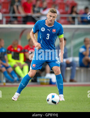 Kassel, Allemagne. 2e, 2016 Sep. La Slovaquie Milan Skriniar en action au cours de la sous-21s friendly match de football entre l'Allemagne et la Slovaquie à Kassel, Allemagne, 2 septembre 2016. PHOTO : THOMAS EISENHUTH/DPA - AUCUN FIL SERVICE - © dpa/Alamy Live News Banque D'Images