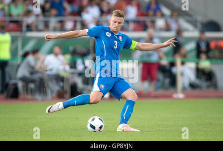 Kassel, Allemagne. 2e, 2016 Sep. La Slovaquie Milan Skriniar en action au cours de la sous-21s friendly match de football entre l'Allemagne et la Slovaquie à Kassel, Allemagne, 2 septembre 2016. PHOTO : THOMAS EISENHUTH/DPA - AUCUN FIL SERVICE - © dpa/Alamy Live News Banque D'Images