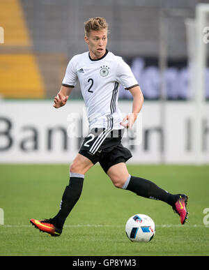 Kassel, Allemagne. 2e, 2016 Sep. L'Allemagne Mitchell Weiser en action au cours de la sous-21s friendly match de football entre l'Allemagne et la Slovaquie à Kassel, Allemagne, 2 septembre 2016. PHOTO : THOMAS EISENHUTH/DPA - AUCUN FIL SERVICE - © dpa/Alamy Live News Banque D'Images