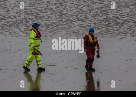 La baie de Morecambe, Lancashire, Royaume-Uni. 3e, 2016 Sep. Sauvetage de la Garde côtière et de recherche de personne disparue dans la baie de Morecambe Crédit : David Billinge/Alamy Live News Banque D'Images