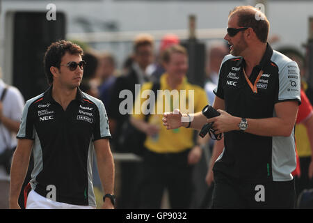 Monza, Italie. 06Th Sep 2016. Formula 1 Grand prix d'Italie, journée de qualification. Sahara Force India - Sergio Perez arrive pour quaifying : Action Crédit Plus Sport/Alamy Live News Banque D'Images