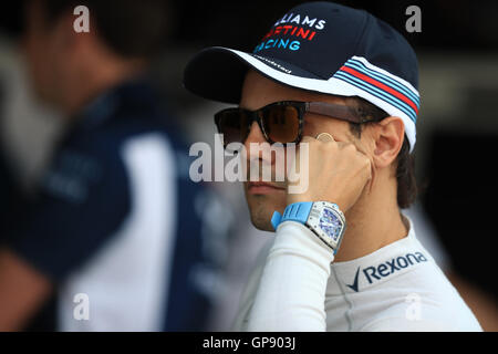 Monza, Italie. 06Th Sep 2016. Formula 1 Grand prix d'Italie, journée de qualification. Williams Martini Racing - Felipe Massa arrive pour quaifying : Action Crédit Plus Sport/Alamy Live News Banque D'Images