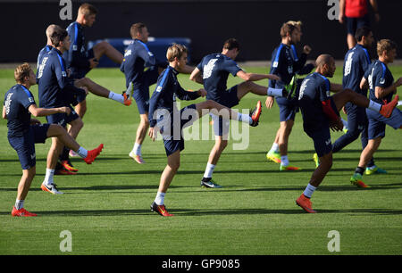 Les joueurs en action au cours d'une session de formation de l'équipe au stade Ullevaal à Oslo, Norvège, 03 septembre 2016. L'Allemagne va jouer une Coupe du Monde FIFA football match de qualification contre la Norvège le 04 septembre à Oslo. Photo : Federico Gambarini/dpa Banque D'Images