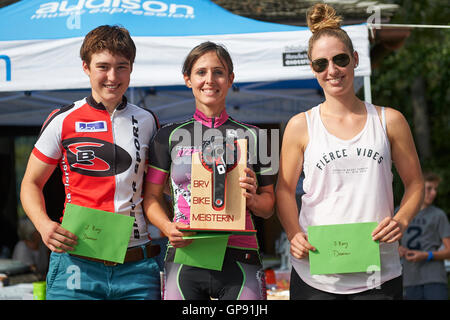 Landquart, Suisse. 3e septembre 2016. Women's Tribune (ltr Alessia Nay, Tamara Burkhardt, Nina Bertsch) au Grisons championnats de VTT dans la région de Landquart. Crédit : Rolf Simeon/bildgebend.ch/Alamy Live News. Banque D'Images