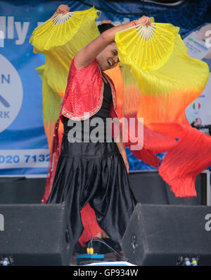 London UK 03 Sep 2016 t d'un jour le plus grand festival en Europe de l'Asie du Sud qui a eu lieu pendant 13 ans à Gunnersbury Park, s'installe à Wembley Park à Brent pour la Zee Mela 2016 .C'est un événement vraiment multiculturelle qui réunit les gens de toutes les communautés diverses a Londres, pour célébrer la culture asiatique , la musique, la nourriture, la danse traditionnelle et de divertissements familiaux. Quezada-Neiman@Paul/Alamy Live News Crédit : Paul/Quezada-Neiman Alamy Live News Banque D'Images