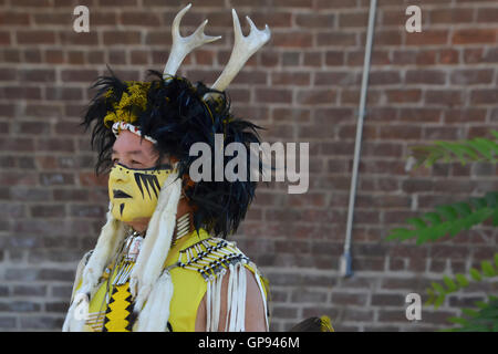 Sacramento, Californie, USA. 3 septembre 2016. Native American la reconstitution médiévale au cours de l'or du Klondike Days dans Old Sacramento. Le festival se déroule à travers la Fête du travail chaque année Crédit : AlessandraRC/Alamy Live News Banque D'Images