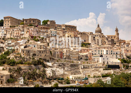 Bâtiments sur la colline, Ragusa Ibla, Siracusa, Sicile, Italie Banque D'Images